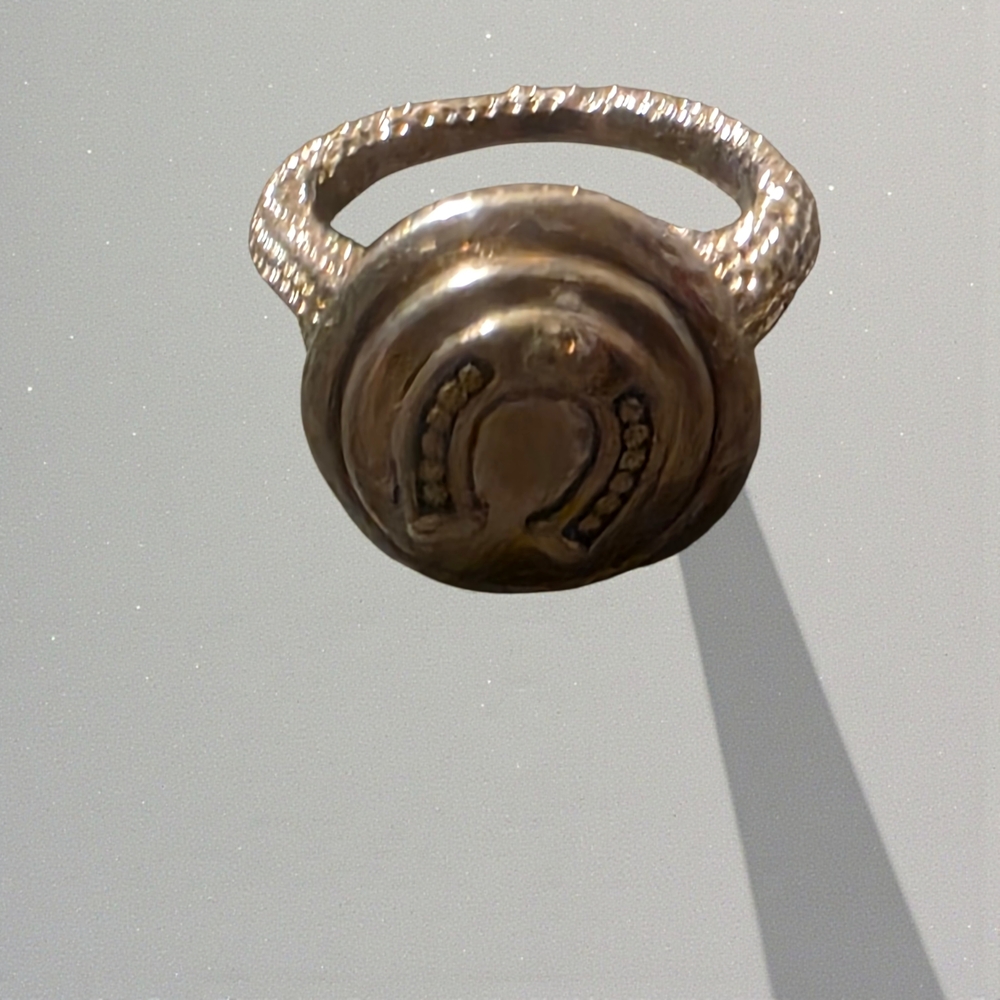 Gold Tone Textured Horseshoe Statement Ring Size 5 - Picture 2 of 6